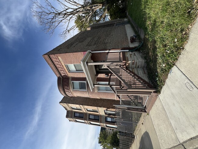 Building Photo - 5354 S Wells St