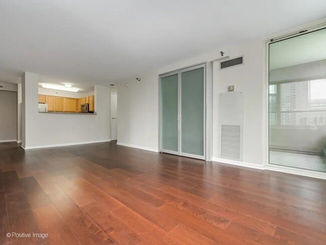 Building Photo - 345 N La Salle Dr