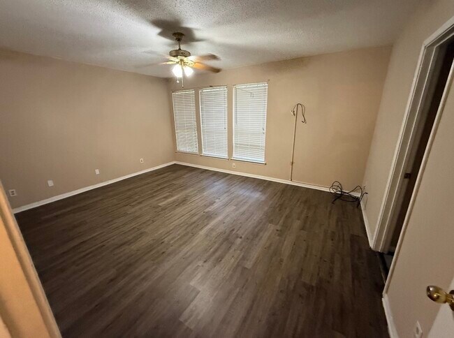 Building Photo - 2610 Encina Dr