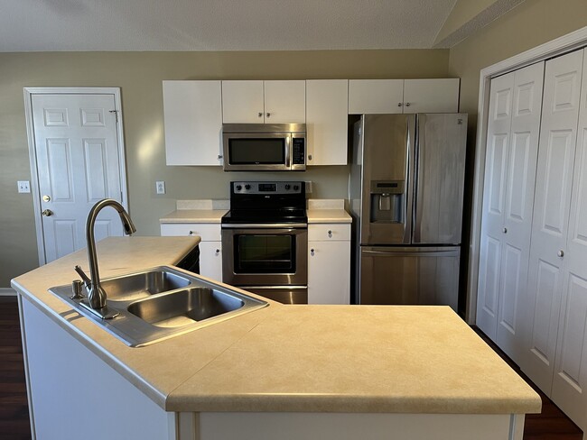 Building Photo - 5070 Boyd Dr