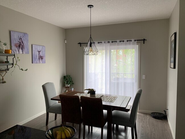 Dinning Room - 404 Copperpond Row SE