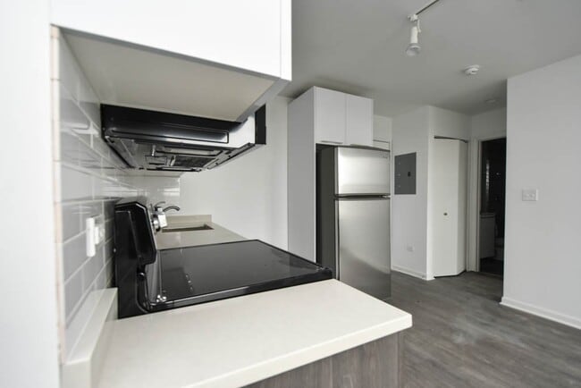 Building Photo - 940 W Winona St