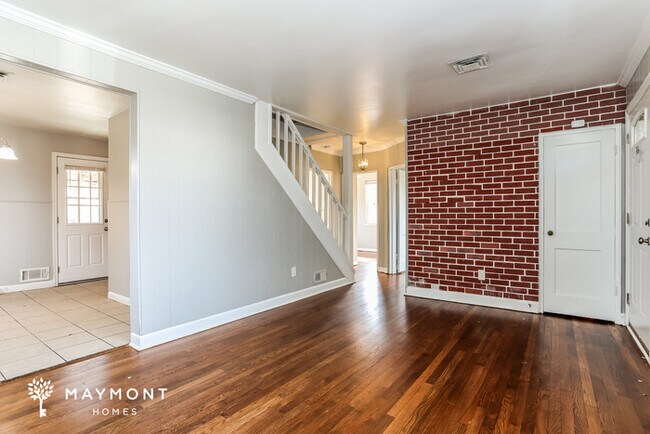 Foto del edificio - 5907 Winthrope Ave