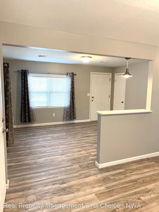 Foto del edificio - 2 br, 1 bath House - 121 Rhodes Avenue