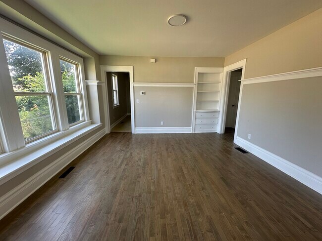 Building Photo - 1412 Elm St