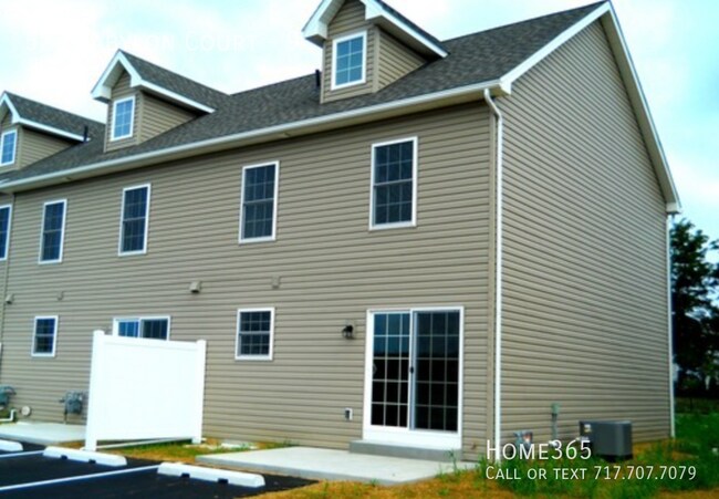 Building Photo - Three Bedroom Townhome! L-S School District!