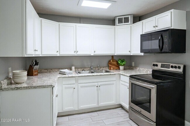 Foto del edificio - 2137 N Bell Ave