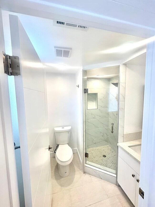 Foto del edificio - 1543 W 37th Pl