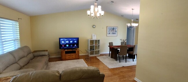 Foto del edificio - 1132 SE Oriental Ave