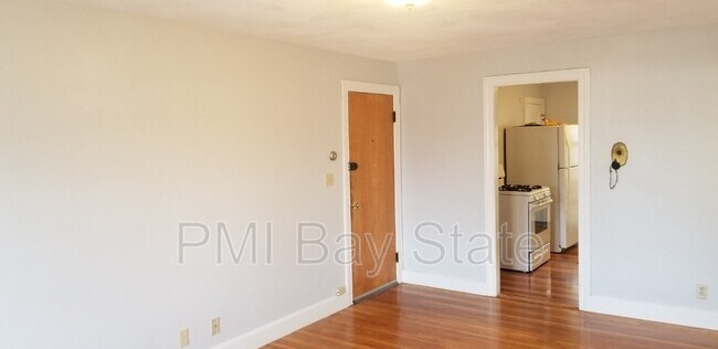 Foto del edificio - 192 Holbrook Rd