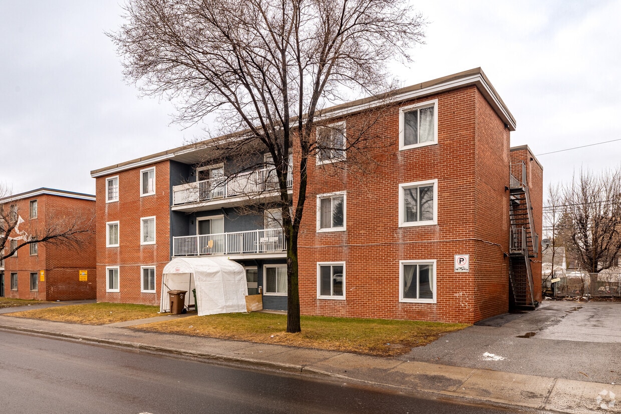 Building Photo - 8291 Boul Pie-IX