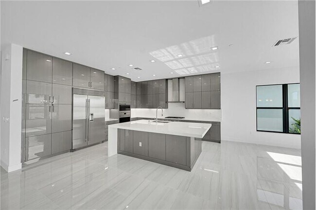 Building Photo - 9979 Migration Pt