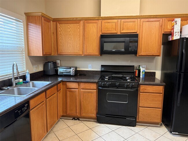 Foto del edificio - 2231 Naomi St