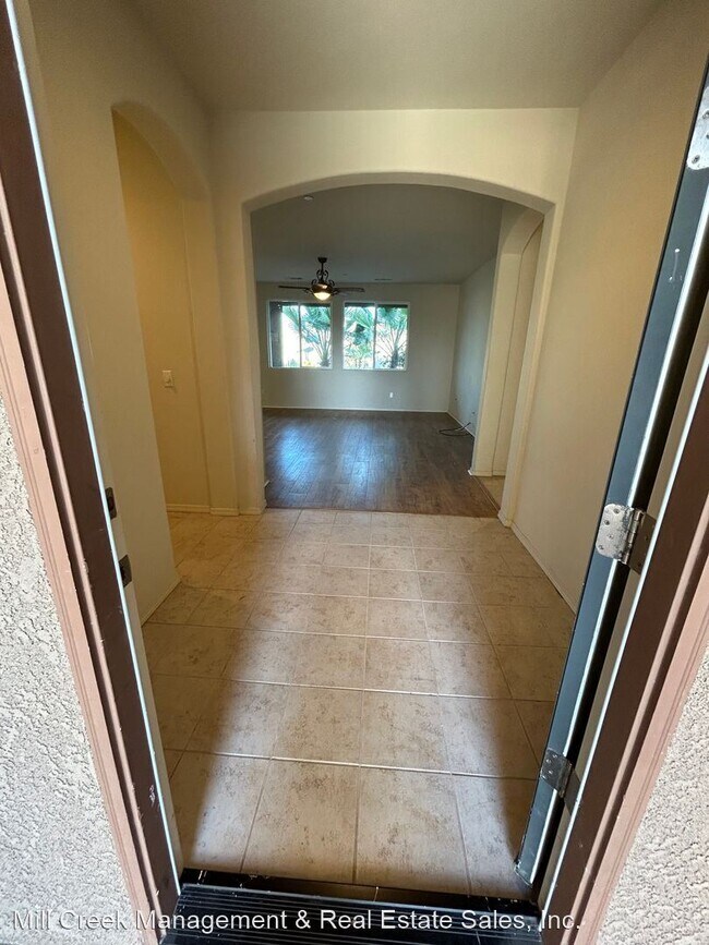 Building Photo - 4 br, 2 bath House - 2445 Claret