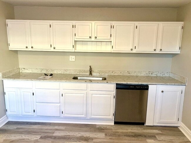 Foto del edificio - Spacious 4-Bedroom Home in Berkeley – Grea...