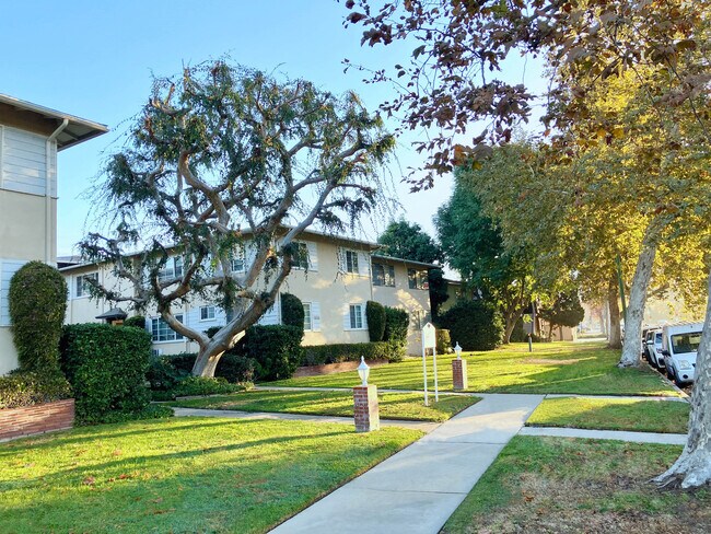 Foto del edificio - 1553-1555 Riverside Dr.