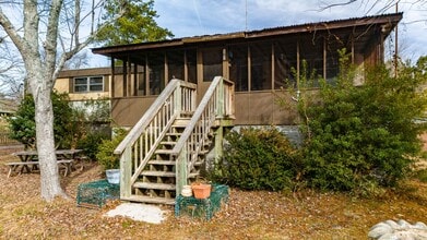 Building Photo - 102 N Dawn St