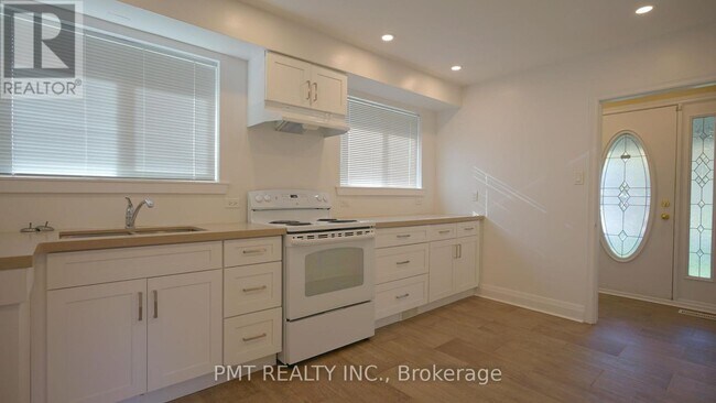 Building Photo - 17 Ravenview Dr