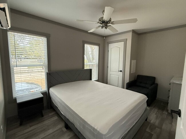 Building Photo - 9 La Posada Cir