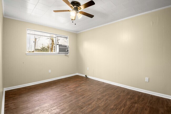 Building Photo - 2584 Iowa St