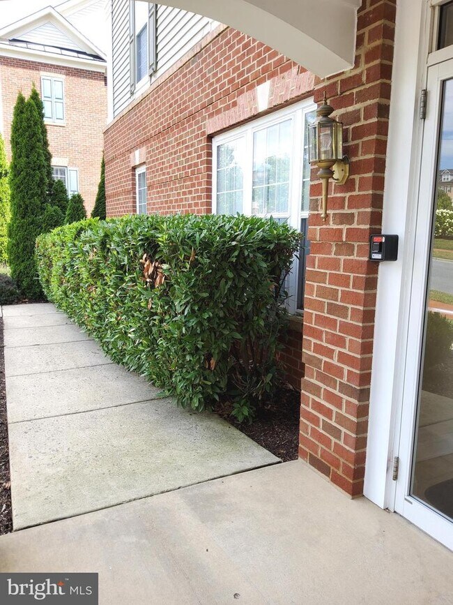 Building Photo - 12901 Clarks Crossing Dr