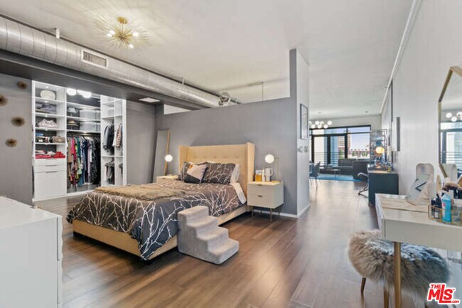 Foto del edificio - 1111 S Grand Ave