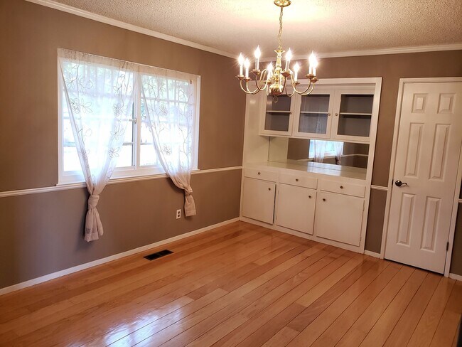 Building Photo - 4 Bed 2 Bath Single Family Home In Moraga