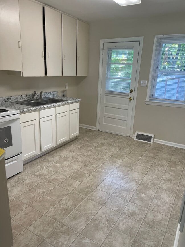 Foto del edificio - Adorable Duplex Located Off Spring Garden ...