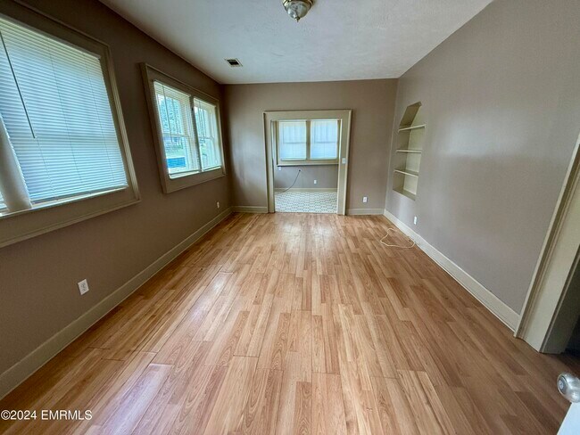 Building Photo - 2122 26th Ave