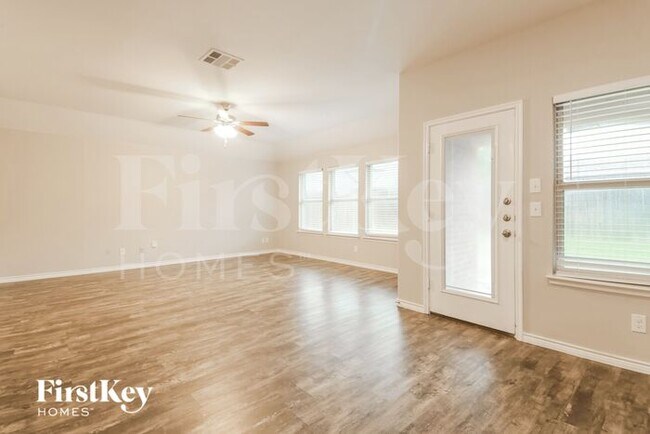 Foto del edificio - 573 Jamestown Lane