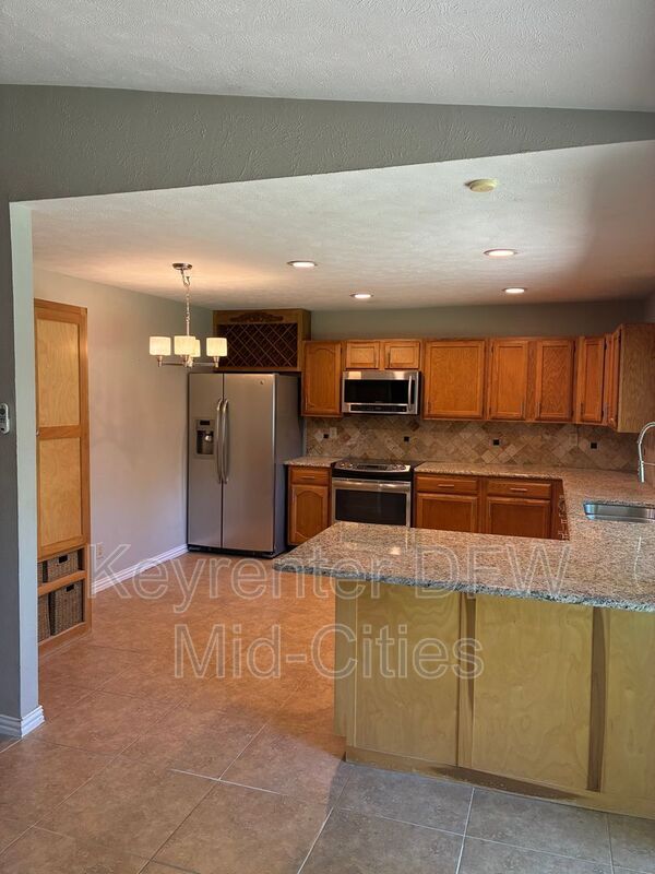 Building Photo - 3801 Hackberry Ln