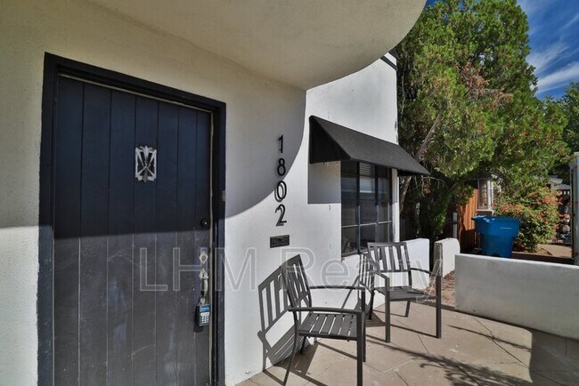 Foto del edificio - 1802 N Laurel Ave