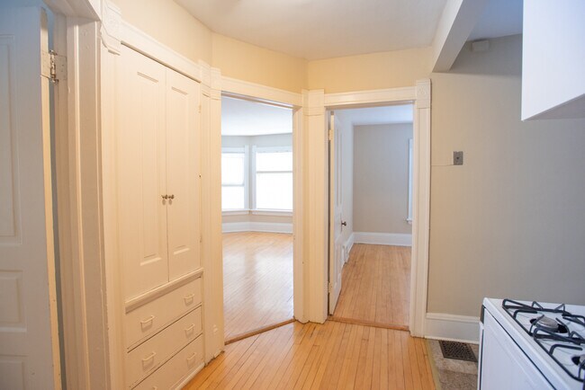 Foto del edificio - 2728 N Murray Ave