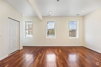 Building Photo - 806 Kennedy St NW