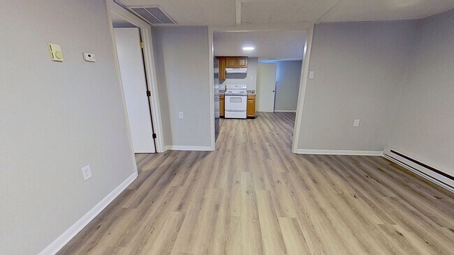 Building Photo - Apartment
