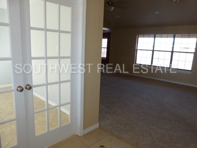 Primary Photo - 1339 Oakwood Cir