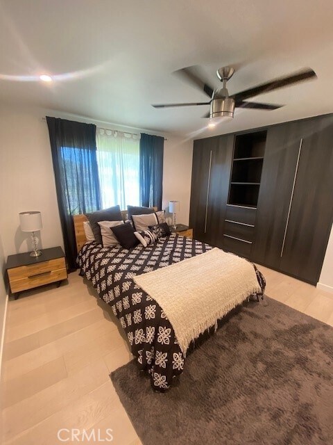 Foto del edificio - 1445 N Navarro Pl