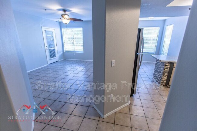 Building Photo - 4925 E Desert Cove Ave