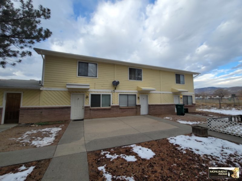 Primary Photo - Available Now! 2 bed1 bath Palisade Apartm...