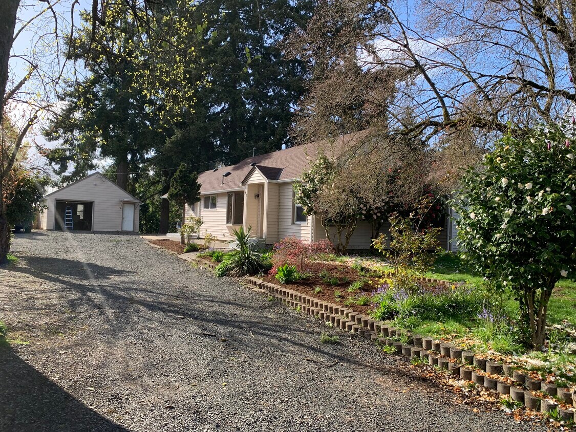 Home and Garage on 1/2 Acre - 4018 NE 54th Ave