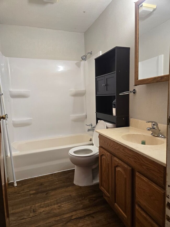 Building Photo - Cozy 3 Bedroom on Corner lot