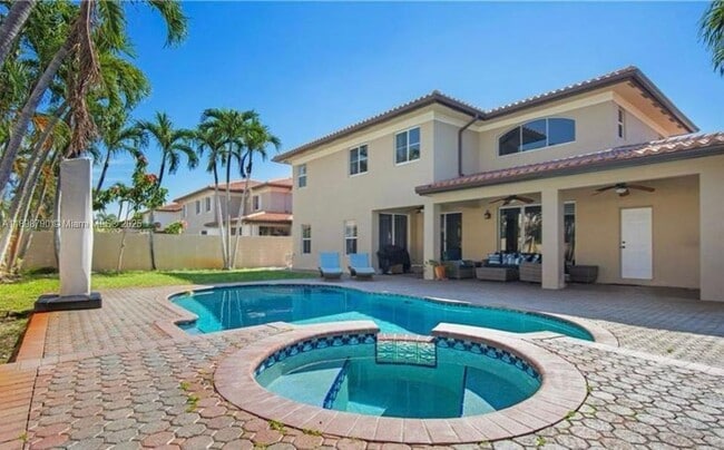 Foto del edificio - 8123 NW 161st Terrace