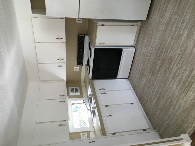 Building Photo - 5123 E Broadway Ave