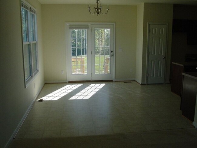 Building Photo - Beautiful Spacious 4 bedroom home in Glen ...