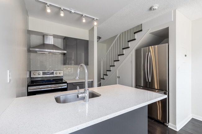 Building Photo - 119 Merton St