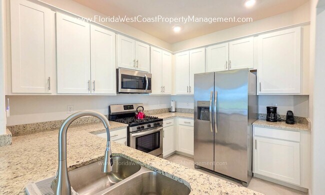 Building Photo - PHENOMENAL 3 BEDROOM TOWNHOME - LORRAINE LAKES LAKEWOOD RANCH! MOVE IN READY! ANNUAL LEASE!