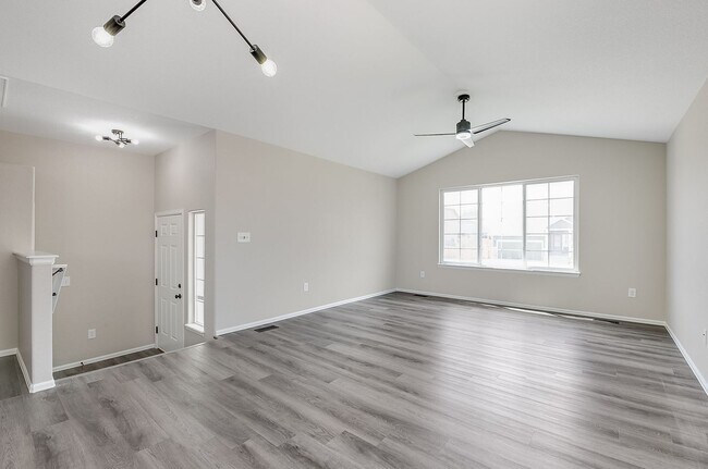 Building Photo - Totally Updated 3 Bedroom 4 Bath home