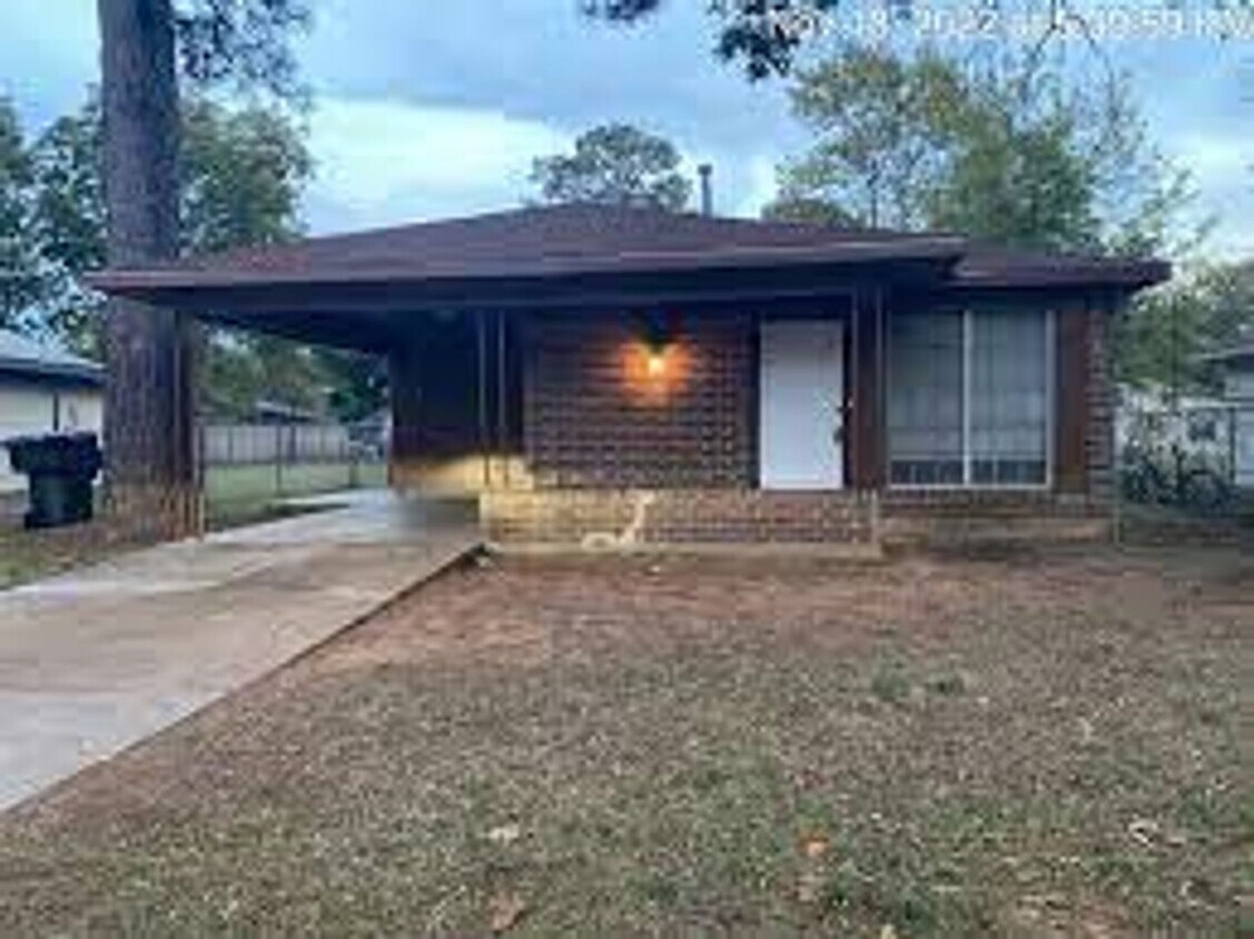 Primary Photo - Coming Soon! Nice, 3 bed/1.5 bath with vin...