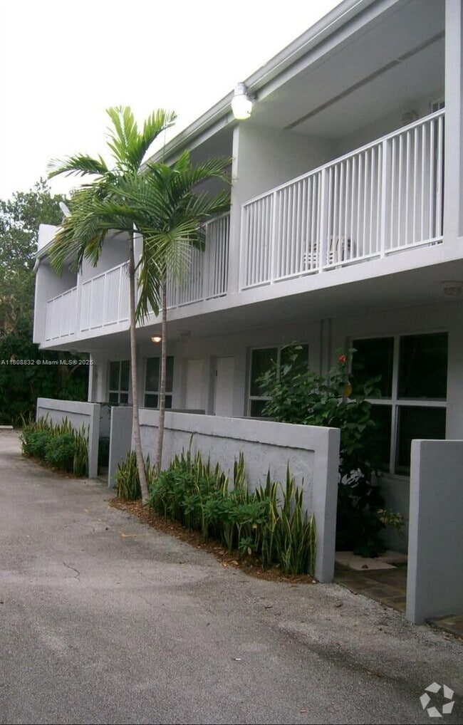 Building Photo - 3025 Mary St
