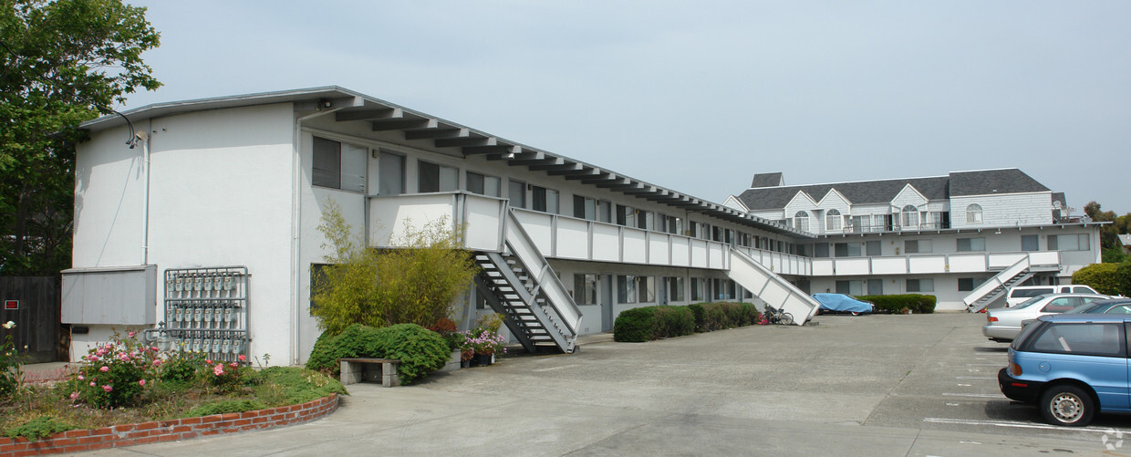 Primary Photo - Donal Park Apartments